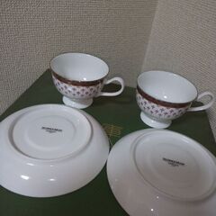 未使用　ナルミ　金彩　ティーカップ＆ソーサー　２客セットの画像
