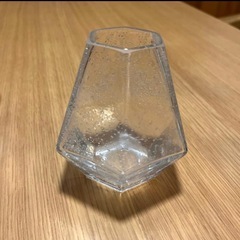 ガラス製花瓶、陶器一輪挿し　4個セットの画像