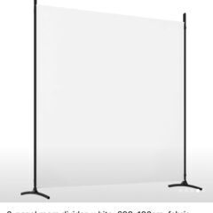白のルームディバイダー。サイズ：698cm × 180cm（布製）。2枚セットで、合計14m × 1.8mの画像