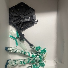 HGUCユニコーンガンダム（光の結晶体）の画像