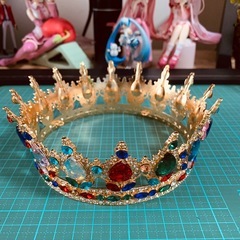 宝石付きゴールドティアラ　王冠の画像