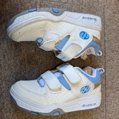 新品未使用　HELLYS ローラーシューズ　24センチの画像