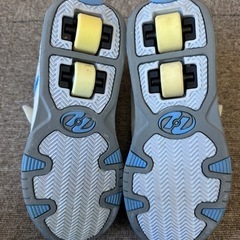 新品未使用　HELLYS ローラーシューズ　24センチの画像