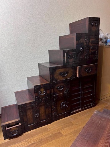 階段型木製収納タンス