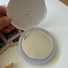 スキンケア、コンパクトミラー、ヘアアクセサリーの画像