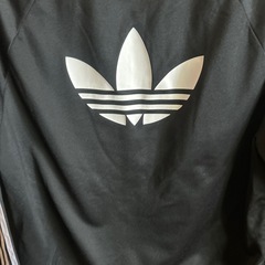 adidasジャンパーLサイズの画像