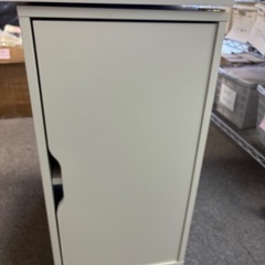 収納付きデスクの画像