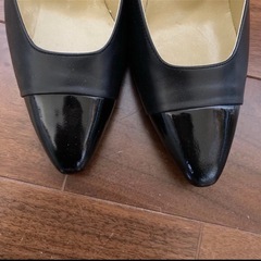 essere 22.5cm 定価6万黒パンプス レザー ブラックの画像