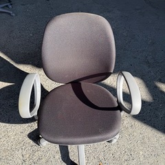 キャスター付き事務机①の画像