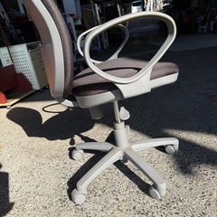 キャスター付き事務机①の画像