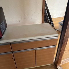 受け渡し者決定済み食器棚の画像