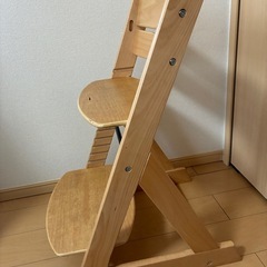 木製　キッズチェアの画像