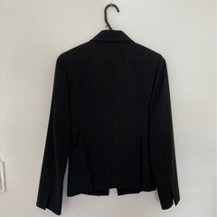 新品同様　黒色スーツ　上下　女性Sサイズの画像