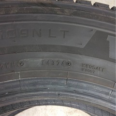バリ溝 DUNLOP ダンロップ 185/85R16 111/109N LT WINTER MAXX LV01 スタッドレス2本セット2024年製(使用1ヶ月)の画像