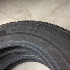 バリ溝 DUNLOP ダンロップ 185/85R16 111/109N LT WINTER MAXX LV01 スタッドレス2本セット2024年製(使用1ヶ月)の画像