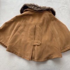 ベージュ　ファー付きポンチョ　ショートコートの画像