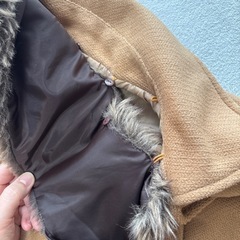 ベージュ　ファー付きポンチョ　ショートコートの画像