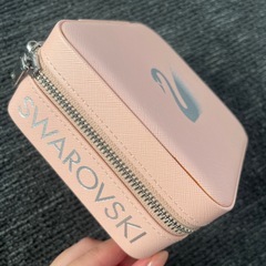 𝐒𝐰𝐚𝐫𝐨𝐯𝐬𝐤𝐢アクセ入れの画像