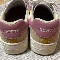 スニーカー　23.0cmの画像