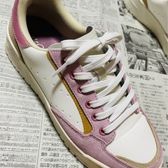 スニーカー　23.0cmの画像