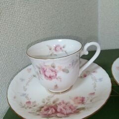 新品未使用　ノリタケ　カップ＆ソーサー花柄金彩ピンクローズ２個セットの画像