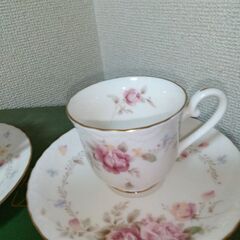 新品未使用　ノリタケ　カップ＆ソーサー花柄金彩ピンクローズ２個セットの画像