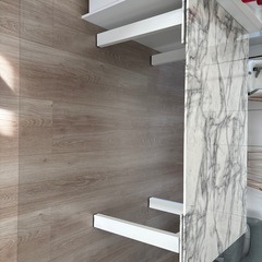 大理石調ダイニングテーブルの画像