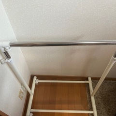 伸縮式ハンガーラック キャスター付き ホワイトの画像