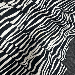 Lily Brownゼブラ柄バルーンスリーブロングドレスの画像