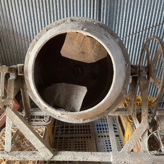 大型　コンクリートミキサーの画像