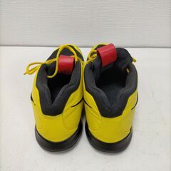 【送料無料】 NIKE KYRIE2 カイリー2 バッシュ バスケットボールシューズ メンズ 黄黒 赤 人気モデル スニーカー　251127-2Tの画像