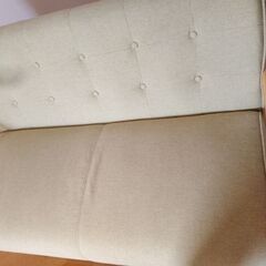 緑のソファの画像