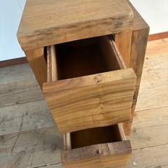 木製テーブルの画像