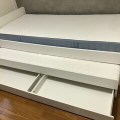 【美品】ベッド ＩＫＥＡ（イケア）２人目用ベッド（アンダーベッド）＆収納付き　ホワイト　90x200 cmの画像