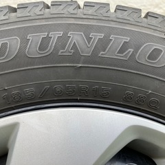 フリードGB5　純正ホイールキャップ付きスタッドレスタイヤセットの画像