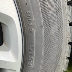 フリードGB5　純正ホイールキャップ付きスタッドレスタイヤセットの画像