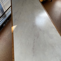 大理石柄　テーブルの画像
