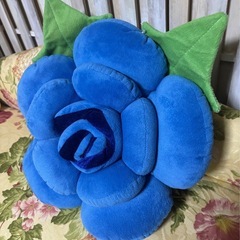 青い薔薇のクッション 不思議の国のアリス　インテリア、ディスプレイ　薔薇の画像