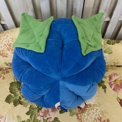 青い薔薇のクッション 不思議の国のアリス　インテリア、ディスプレイ　薔薇の画像