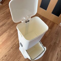 【無料】2段式ゴミ箱（分別タイプ）｜11/28（金）取引限定｜大阪市西区南堀江の画像