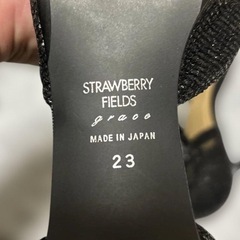 ストロベリーフィールズ パンプス 23 黒 リボン 日本製 ヒールの画像