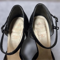 ストロベリーフィールズ パンプス 23 黒 リボン 日本製 ヒールの画像