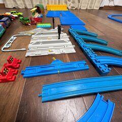 プラレール カンカン踏切セット レール ループ 車両 はやぶさ コンテナ トミカ まとめ売りの画像
