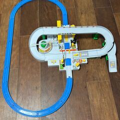 プラレール カンカン踏切セット レール ループ 車両 はやぶさ コンテナ トミカ まとめ売りの画像