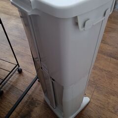 ★リユースのサカイ水戸店★  ゴミ箱  H81×D25.5×W32 クリーニング済み MT6421の画像
