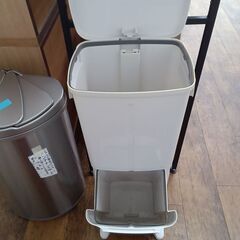 ★リユースのサカイ水戸店★  ゴミ箱  H81×D25.5×W32 クリーニング済み MT6421の画像