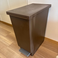 ゴミ箱の画像