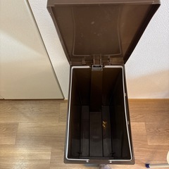 ゴミ箱の画像