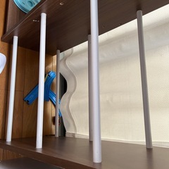 今週月曜日まで、火曜日にゴミに出します。おもちゃの棚の画像