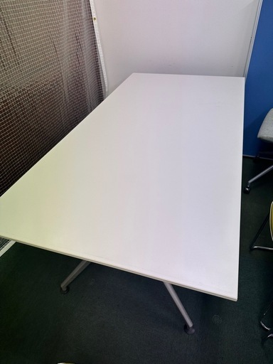 取引進行中　
オフィス用　会議　ミーティングテーブル